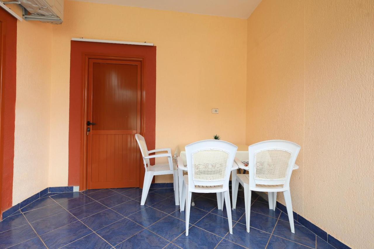 Vila Feliz - Premium Rooms With Free Private Parking Vlore Bagian luar foto