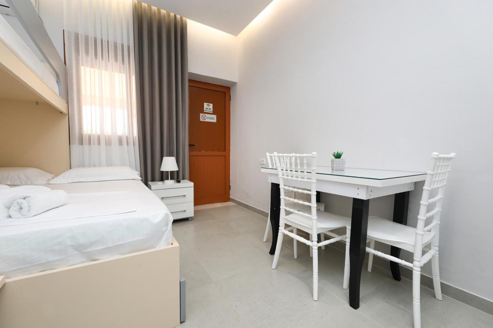 Vila Feliz - Premium Rooms With Free Private Parking Vlore Bagian luar foto