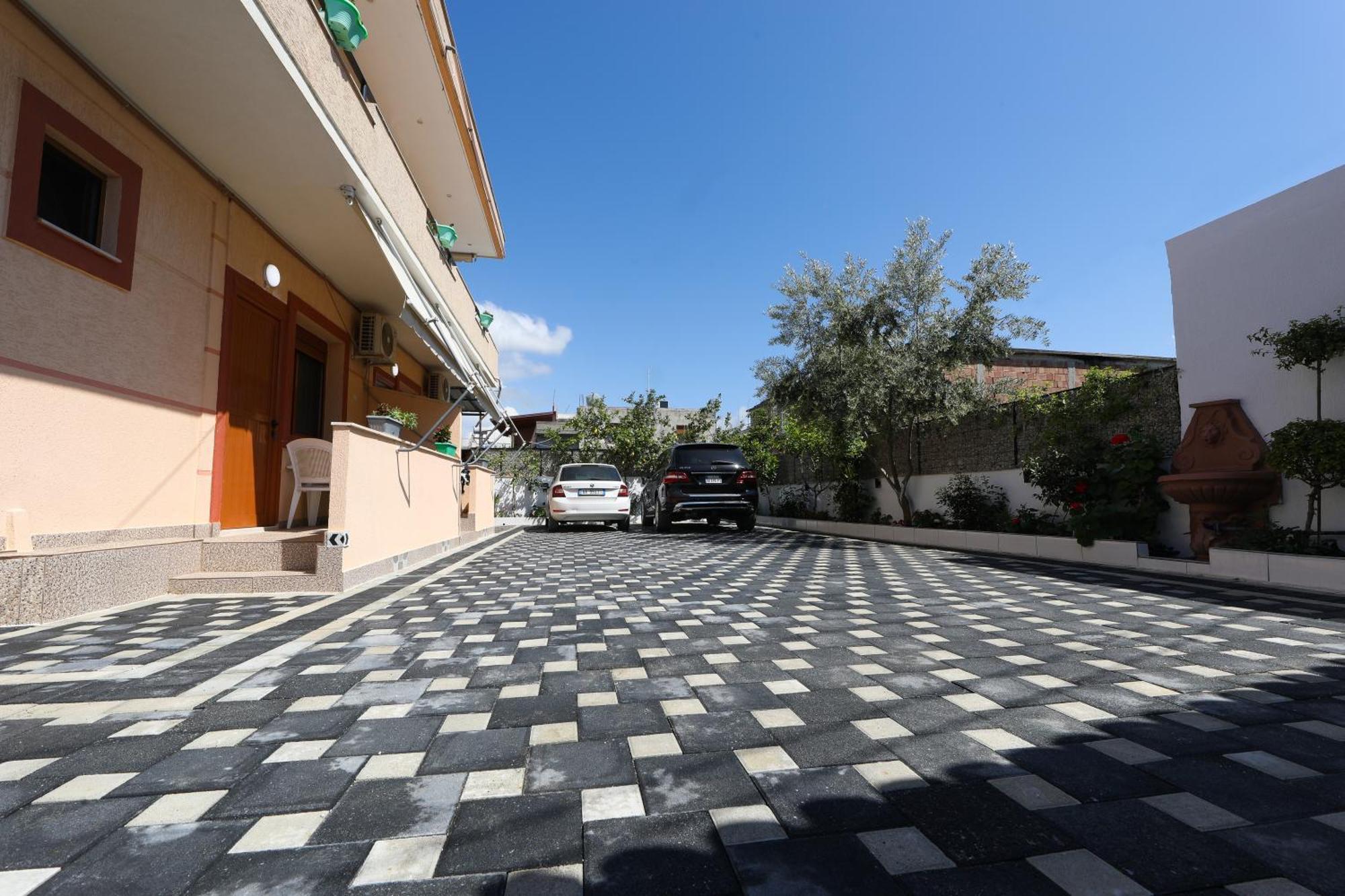 Vila Feliz - Premium Rooms With Free Private Parking Vlore Bagian luar foto